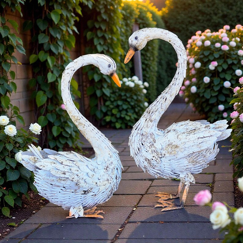 Vintage Metal Swan Garden | Set of 2